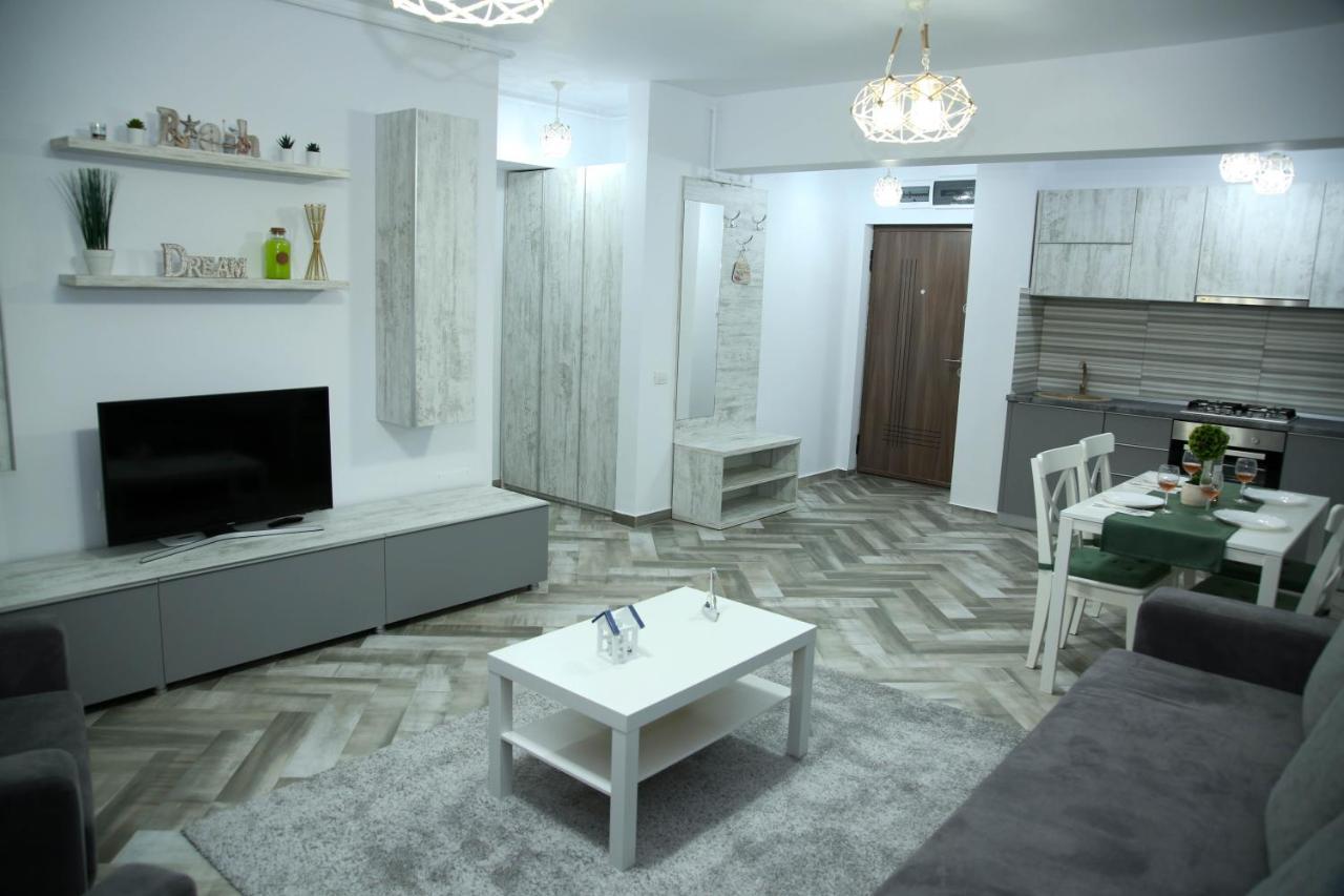 Myamar Apartment Mamaia Esterno foto