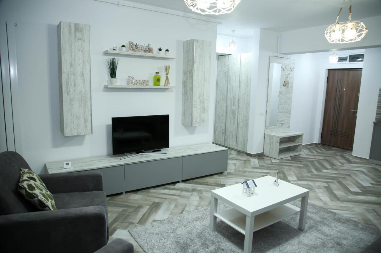 Myamar Apartment Mamaia Esterno foto